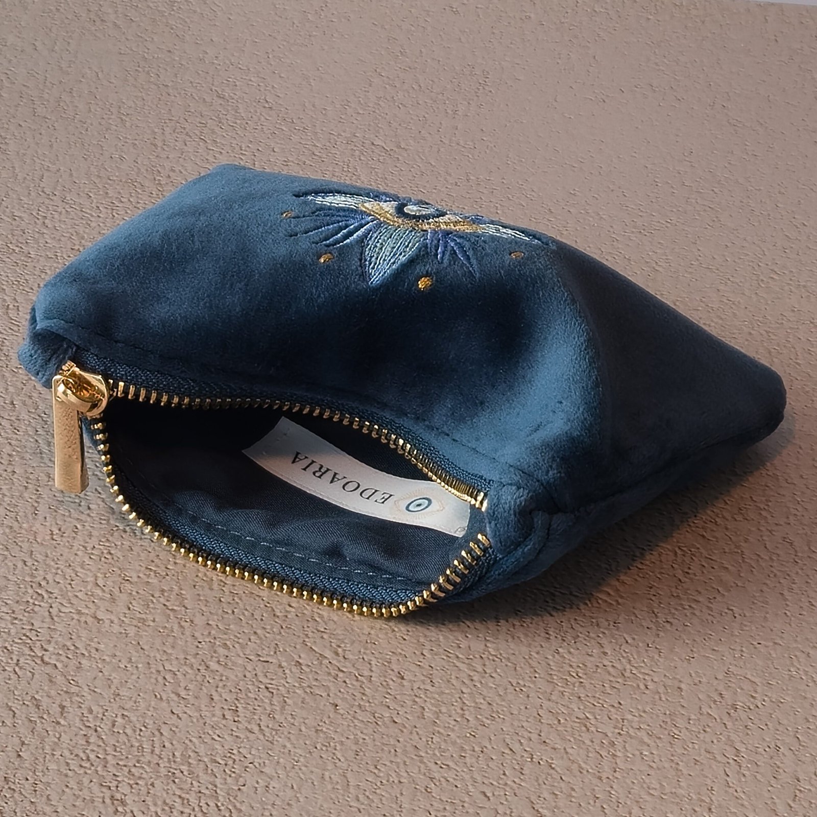 The Essentials Sleek Pouch’s soft interior lining and elegant Edoaria label.